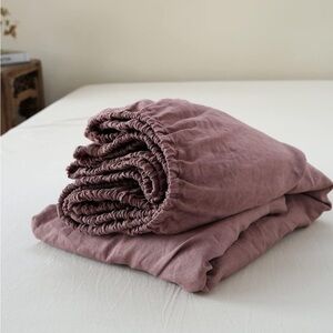 Mauve Fitted stonewashed Linen sheet Bedding